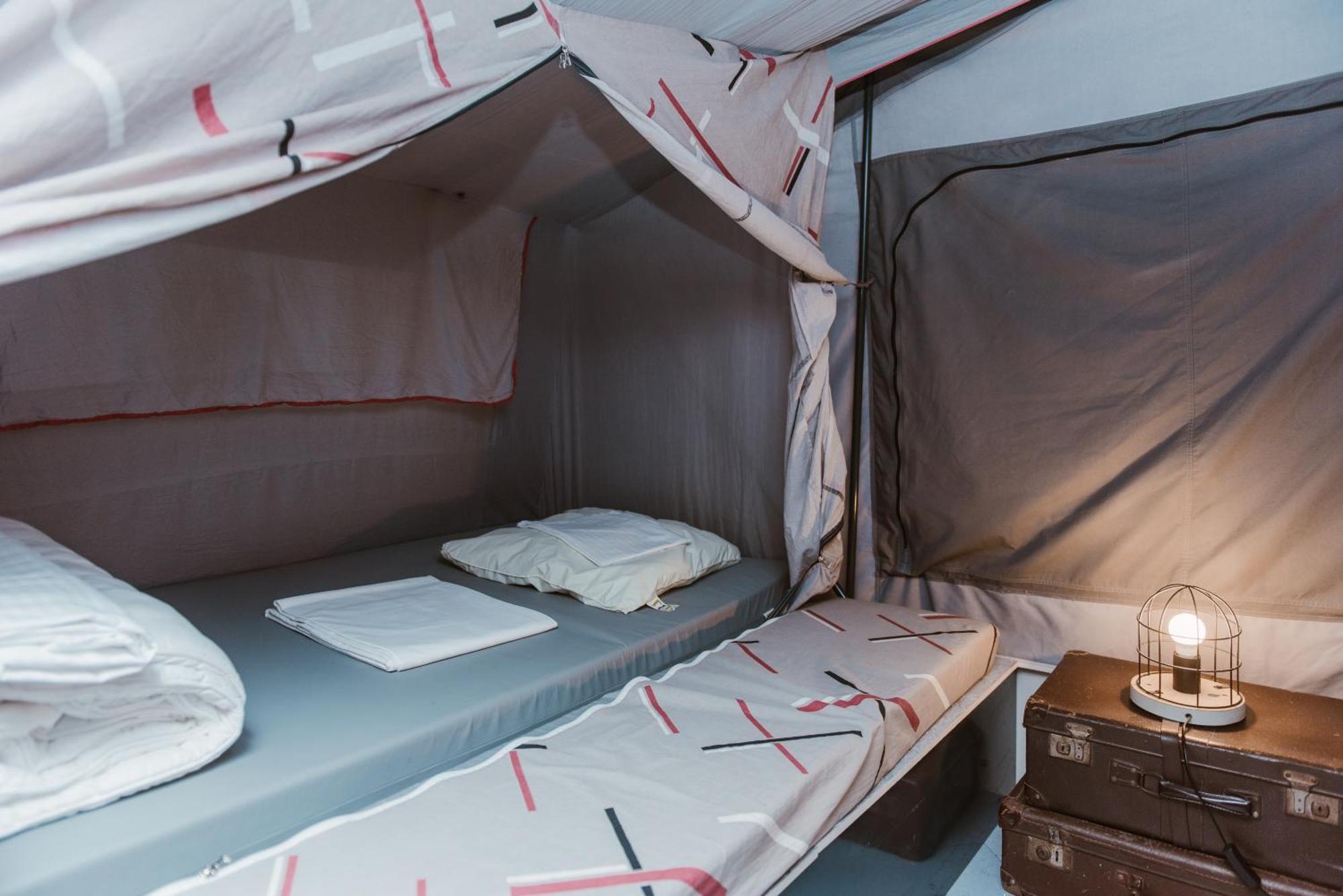 Treck Hostel เกนต์ ภายนอก รูปภาพ