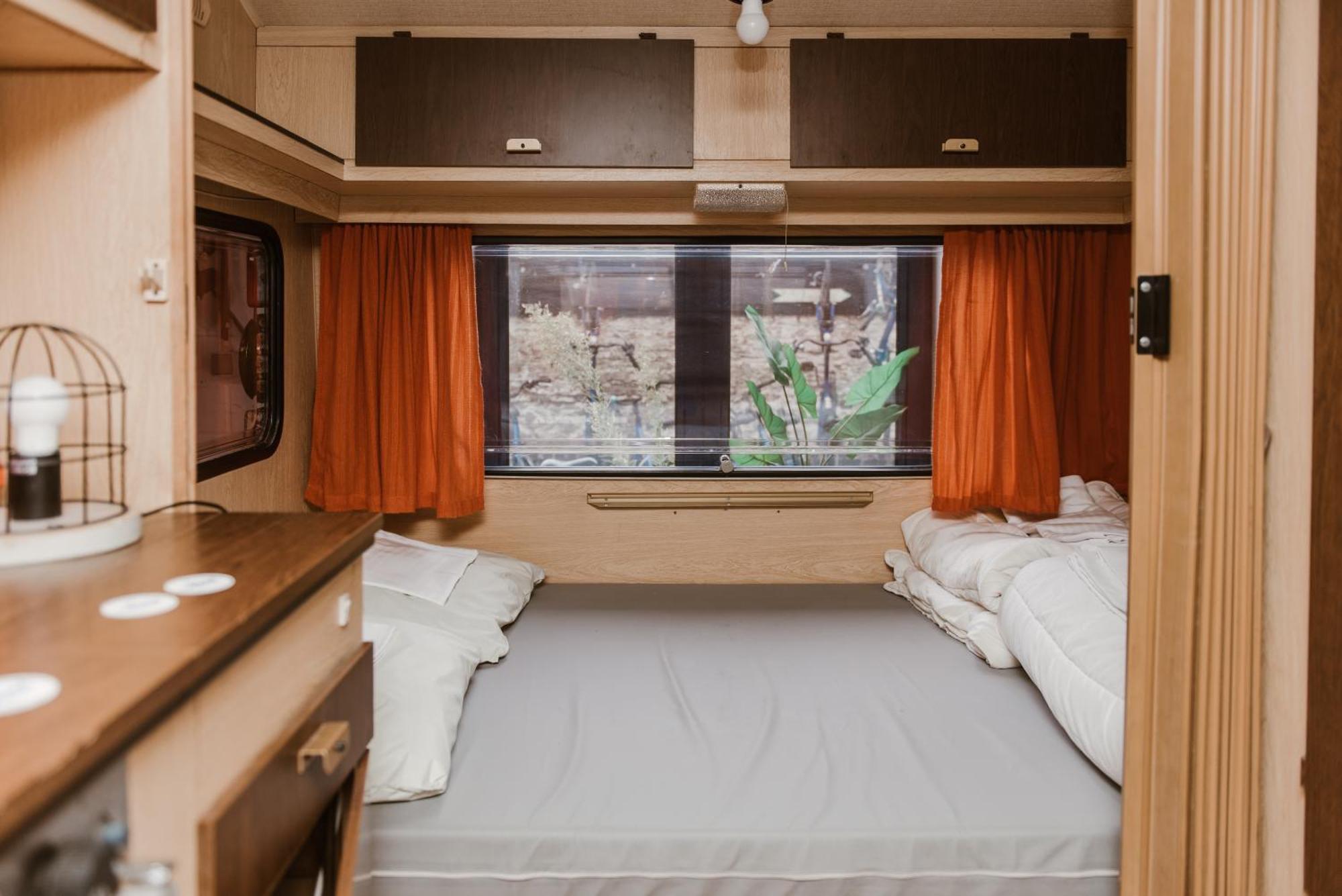 Treck Hostel เกนต์ ภายนอก รูปภาพ